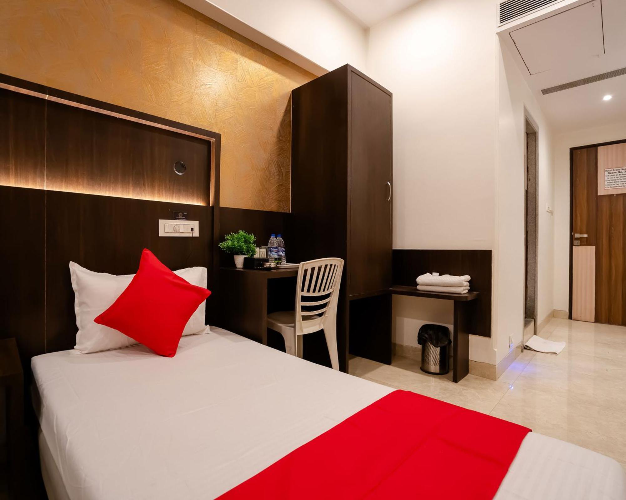 Hotel Grand Seasons- Navi Mumbai Exterior foto